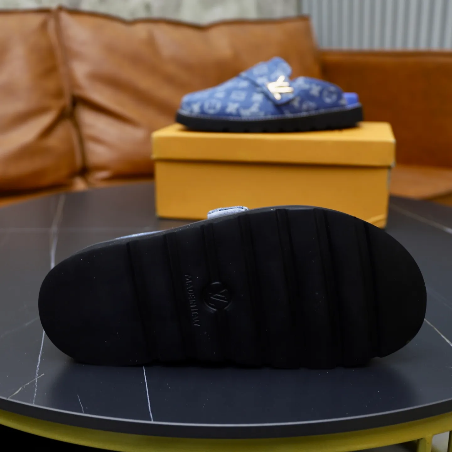 Ex-factory price 420💰 Lv. Popular men's slippers hot sale 🔥 🩴Official website one to one production 38-45 sizes 45 46 🉑️Customized!